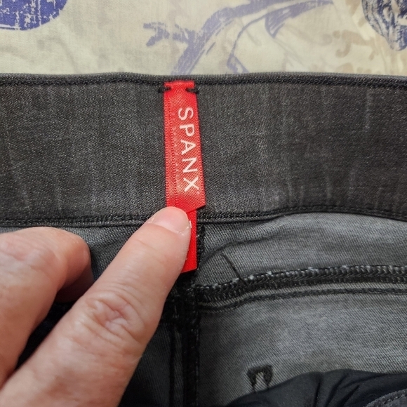 Spanx Jeans High Rise Black Distressed Skinny, sz M - Picture 4 of 8